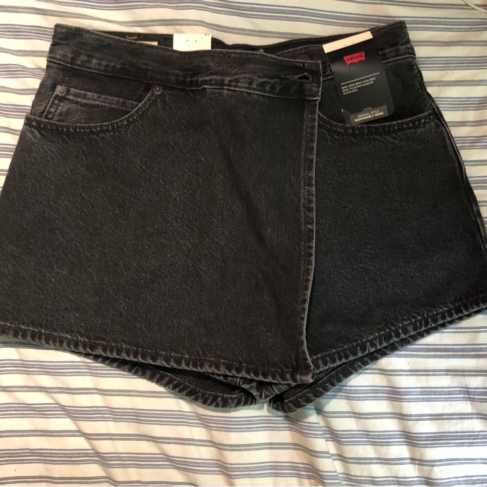 Levi's Women's Washed Black High-Rise Jean Skort W27 NWT